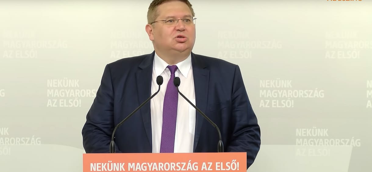 42 milliót tart nemesfémben Bajkai, de hasít az ügyvédi irodája is