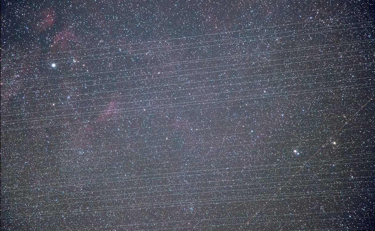 Nagyon fényesek az új Starlink-műholdak, és ez komoly problémát jelent