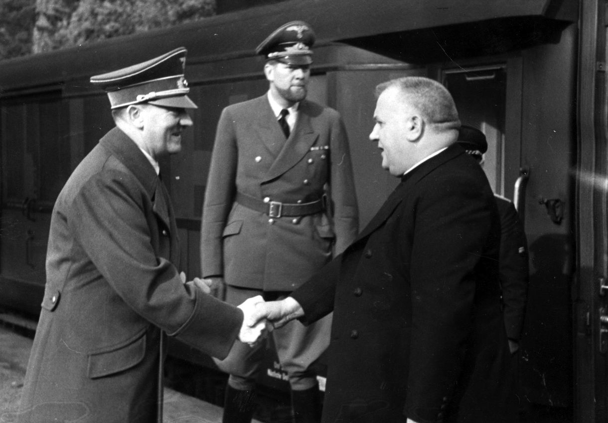 A pap, akit Hitler kergetett az államalapításba