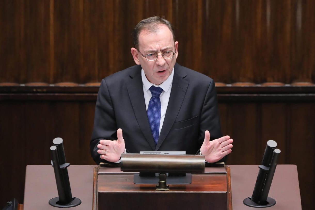 Letartóztatták a lengyel elnöki palotában a volt belügyminisztert és helyettesét