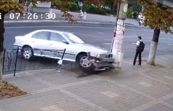 Hatalmas mázli: másodperceken múlt az élete az orosz fiúnak – videó