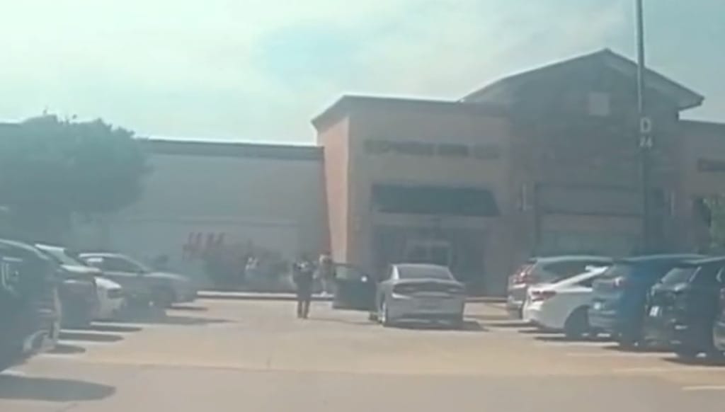 Nyolc embert lőtt le egy fegyveres egy texasi bevásárlóközpontnál