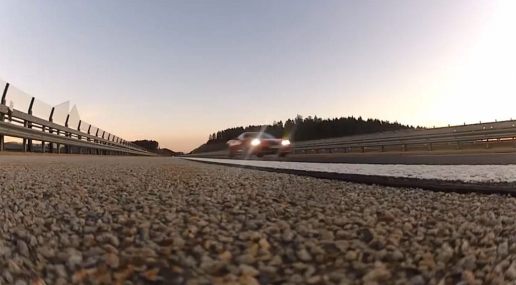 Így száguld egy Ferrari 341-gyel a német autópályán - videó