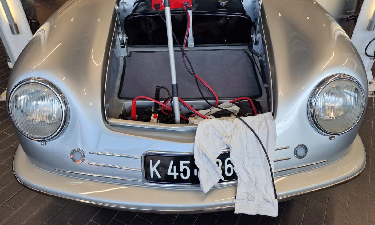 75 éves sportkocsi: nem akármilyen, hanem konkrétan a legelső Porschéval futottunk össze
