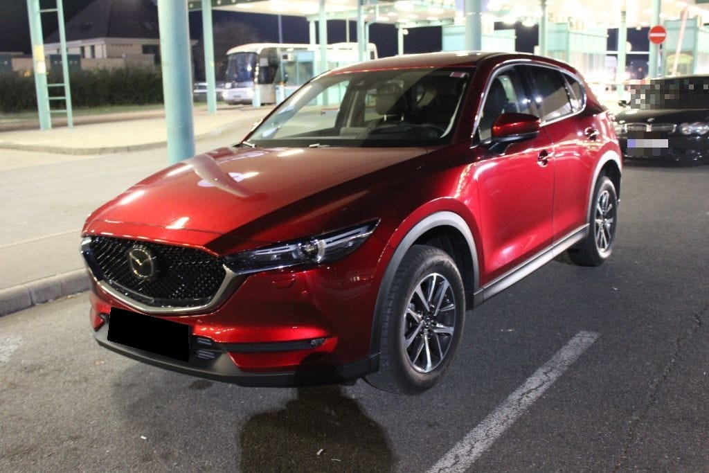 Pár hetes lehet ez a 9 milliós Mazda, amit a határon fogtak
