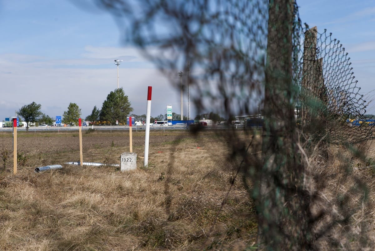 Tovább épülhet a kerítés az osztrák-magyar határon