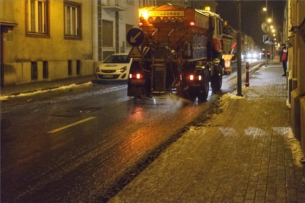 Ónos eső miatt adtak ki figyelmeztetést több megyére