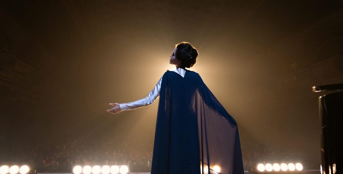 Angelina Jolie-t Budapesten láthatjuk énekelni az új filmjében 