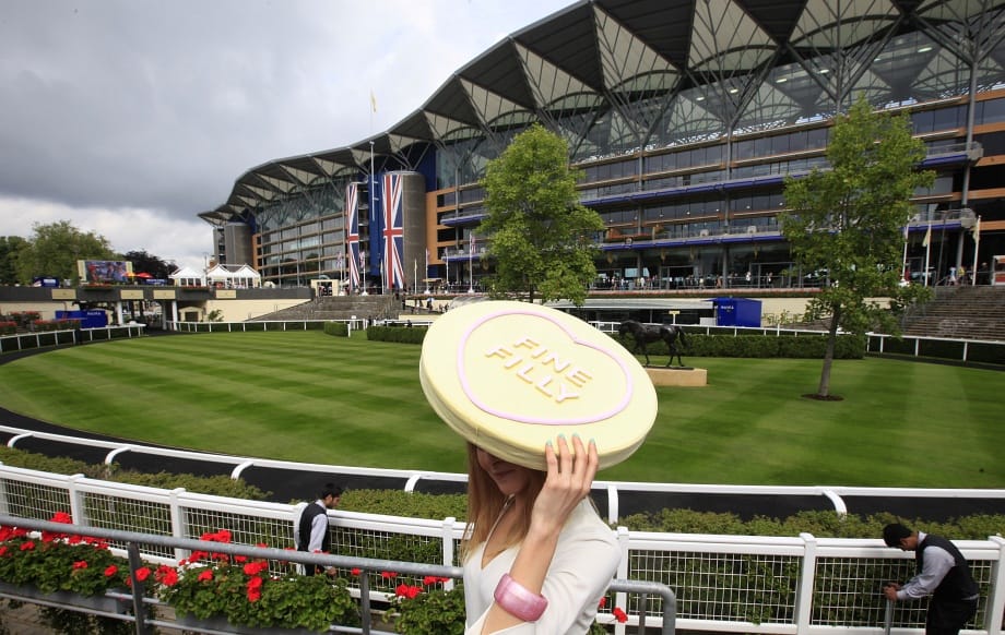 Extrém kalap kollekció az Ascot Derby-n