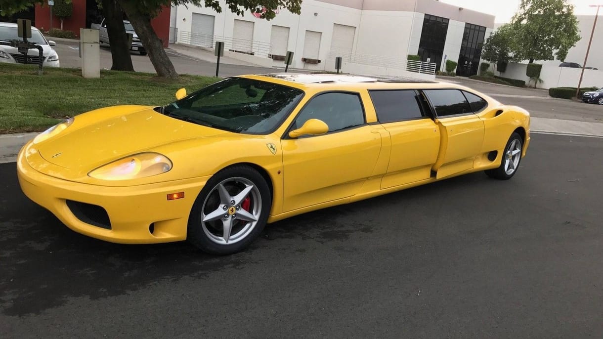 Itt egy Ferrari, ami nem nagyon kell senkinek 