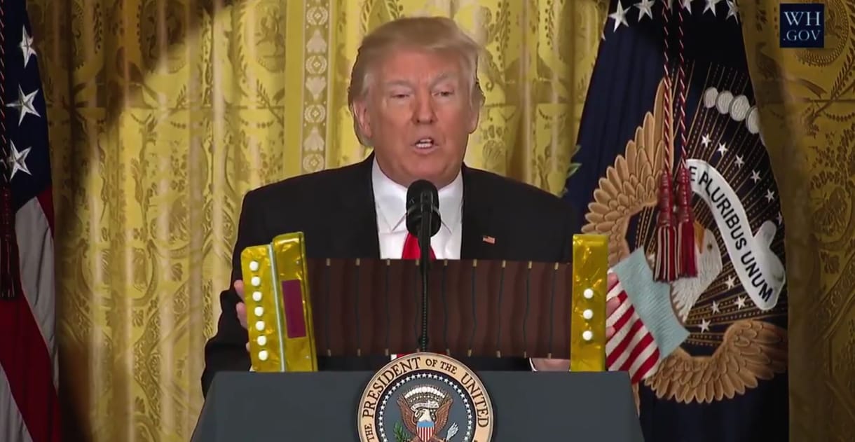 Trump Kim Dzsong Unról: A fickónak atomfegyverei vannak