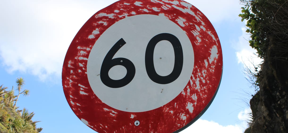 Kellett egy üsttető a hétvégi disznótorra, ellopták a 60-as táblát az út mellől