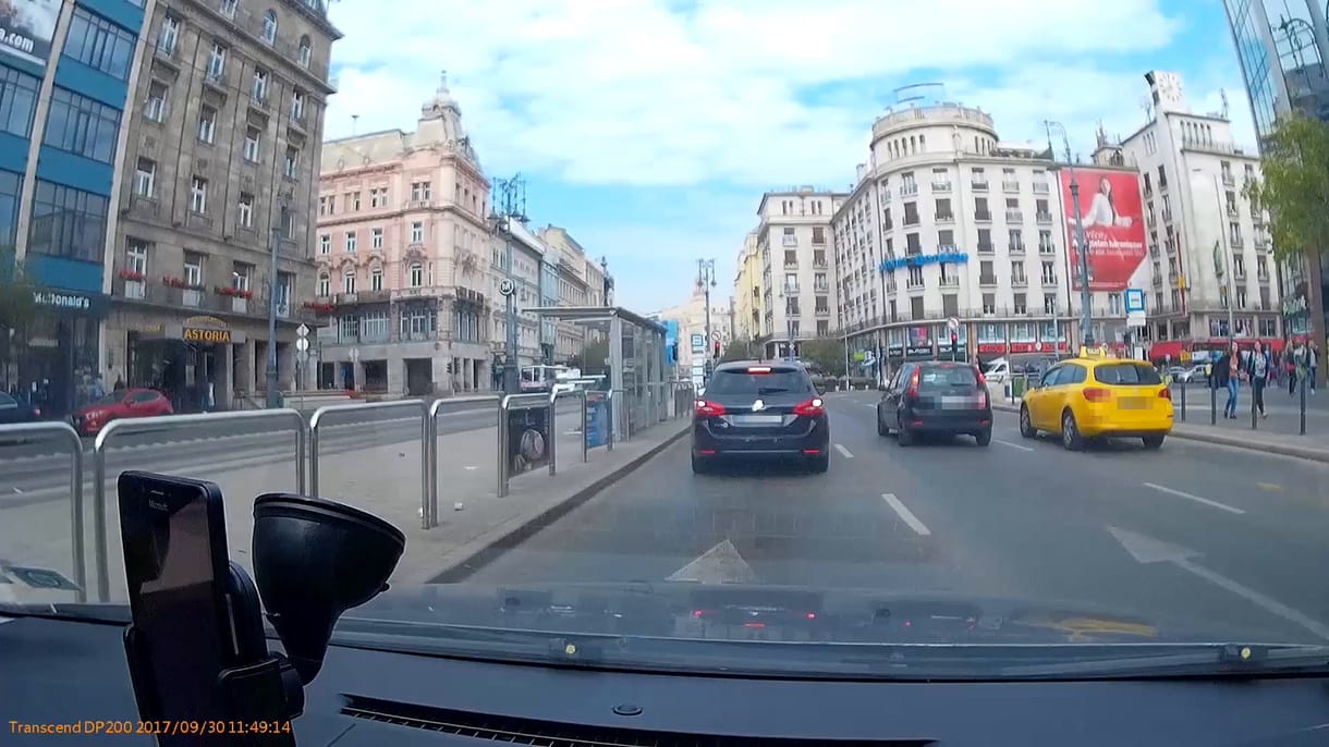Videó: Ilyen az, amikor a pesti taxison kívül mindenki betartja a szabályokat