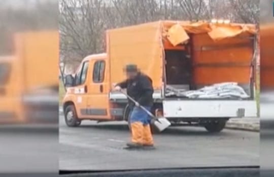 A közút szerint nem baj, ha nincs döngölő, elég lábbal taposni az aszfaltot
