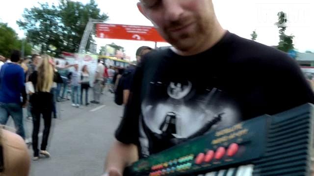 Videó: ezer forintra lejmoltuk le Rákay Philipet a Szigeten