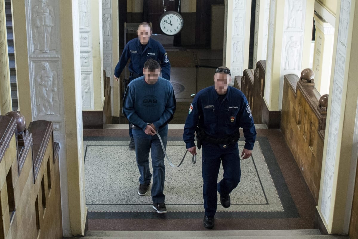 Előzetesbe került a kiskunhalasi ügyészre támadó kalasnyikovos férfi