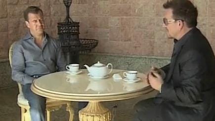 Bono Medvegyev orosz elnökkel teázott