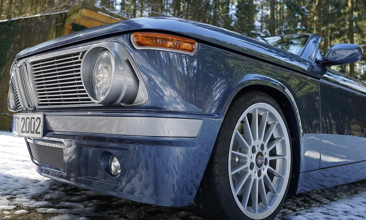Modern nosztalgia: egy új BMW, ami a 70-es évekbe repít vissza