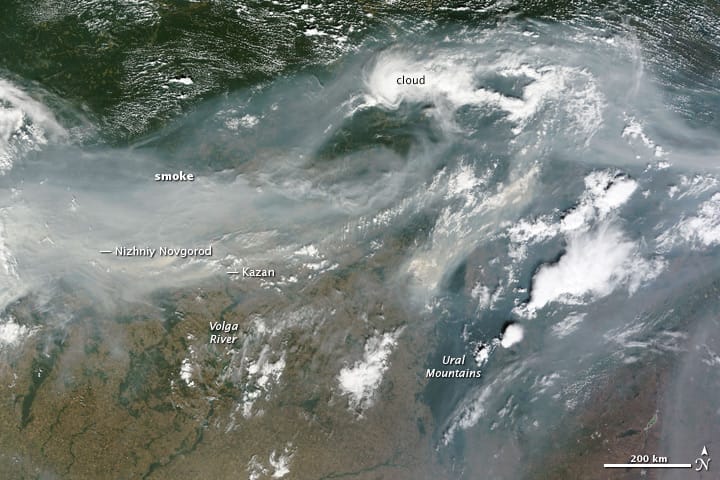Füsttakaró az űrből: NASA-képek az orosz erdőtüzekről