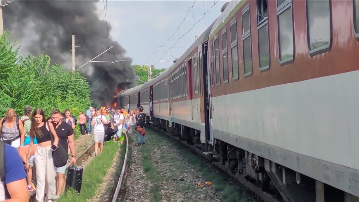 Busszal ütközött Szlovákiában egy Prágából Budapestre tartó gyorsvonat, többen meghaltak