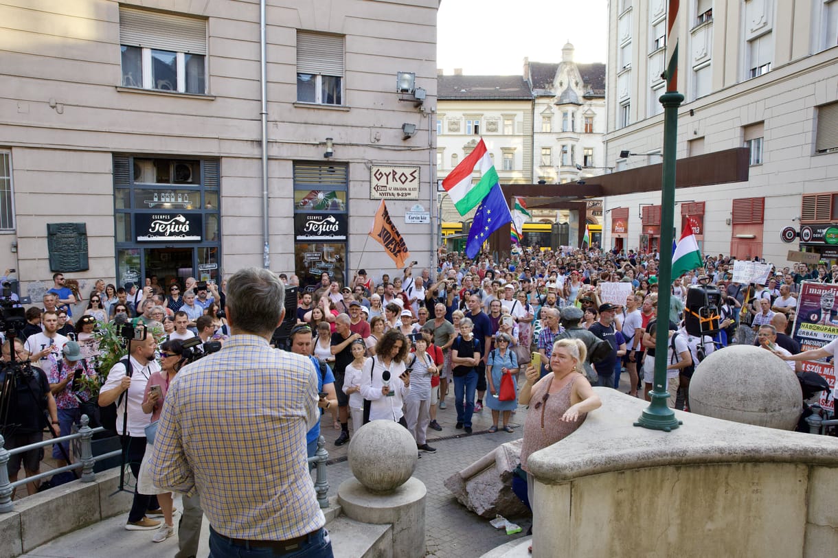 A Corvin közbe vonultak Hadházy Ákos tüntetésének résztvevői