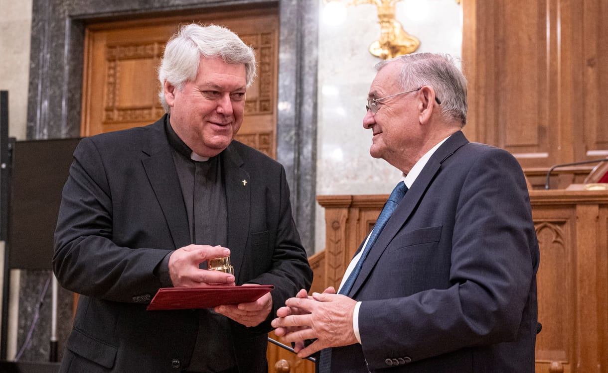 Para-Kovács Imre: Trón és pénztár