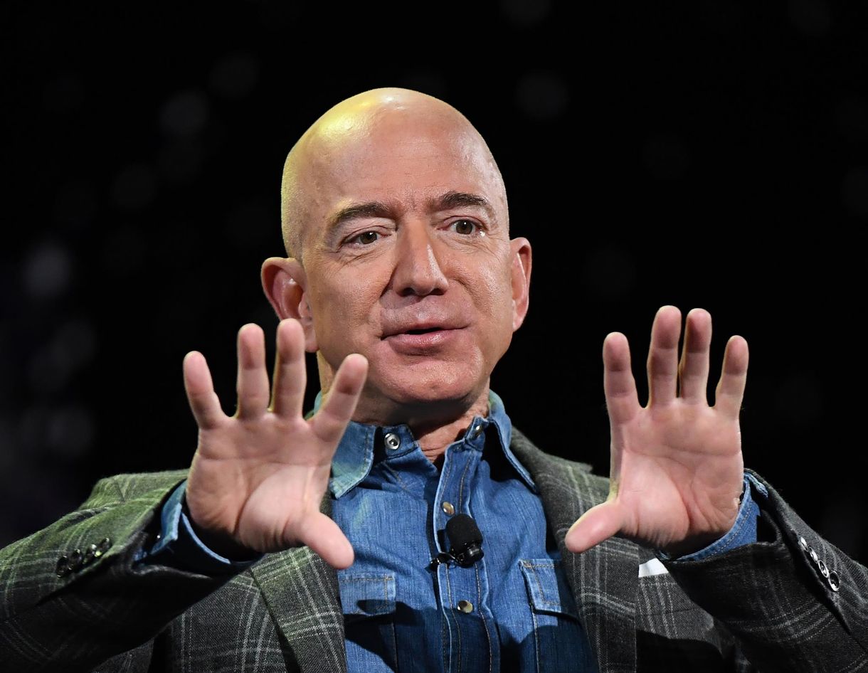 Jezz Bezos megválik a pénzének egy jelentős részétől