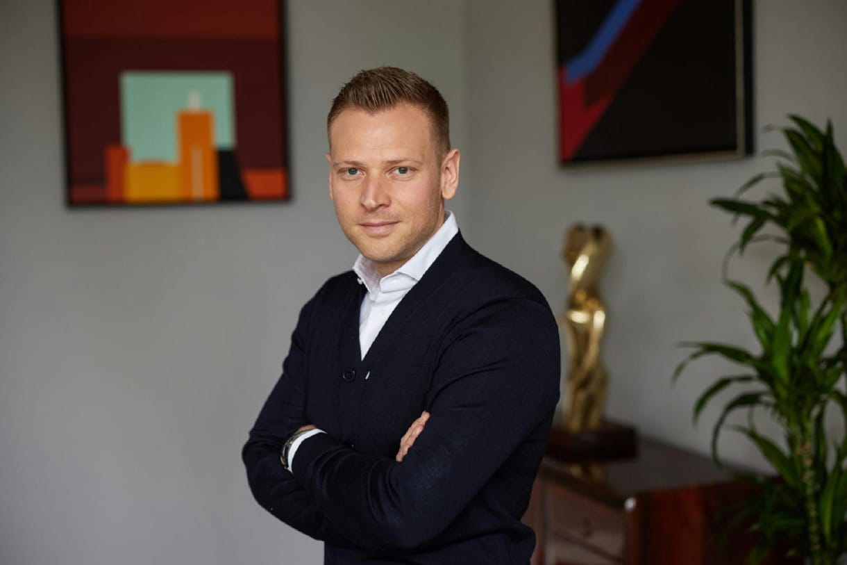 Debrecenben beszállt egy hotelbizniszbe, Szlovéniában viszont kiszállt Tiborcz István