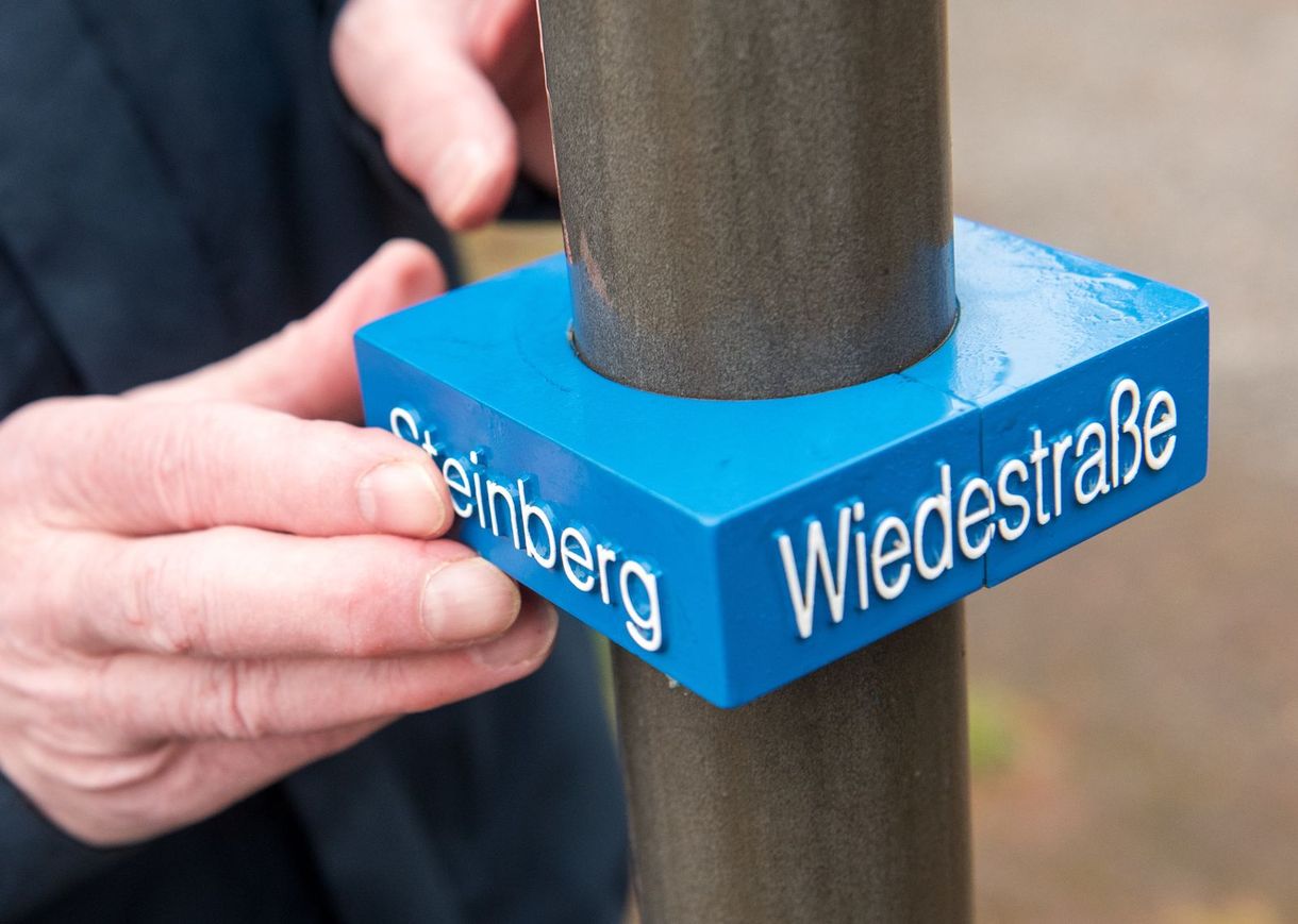 Kiemelkedő ötlet: újfajta utcai táblákat vezetnek be egy német kisvárosban