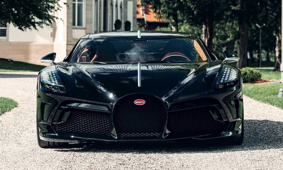 Adók nélkül is közel 4 milliárd forint a nagyon fekete legújabb Bugatti