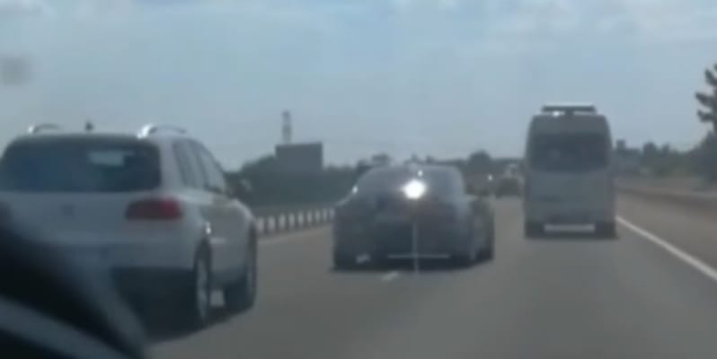 Életveszélyes manővert vettek videóra a zsúfolt M1-esen