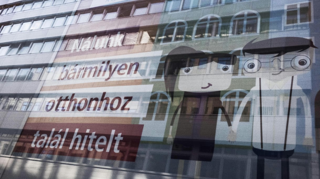 Megállt a hitelek drágulása, két nagybank már csökkentette a kamatait