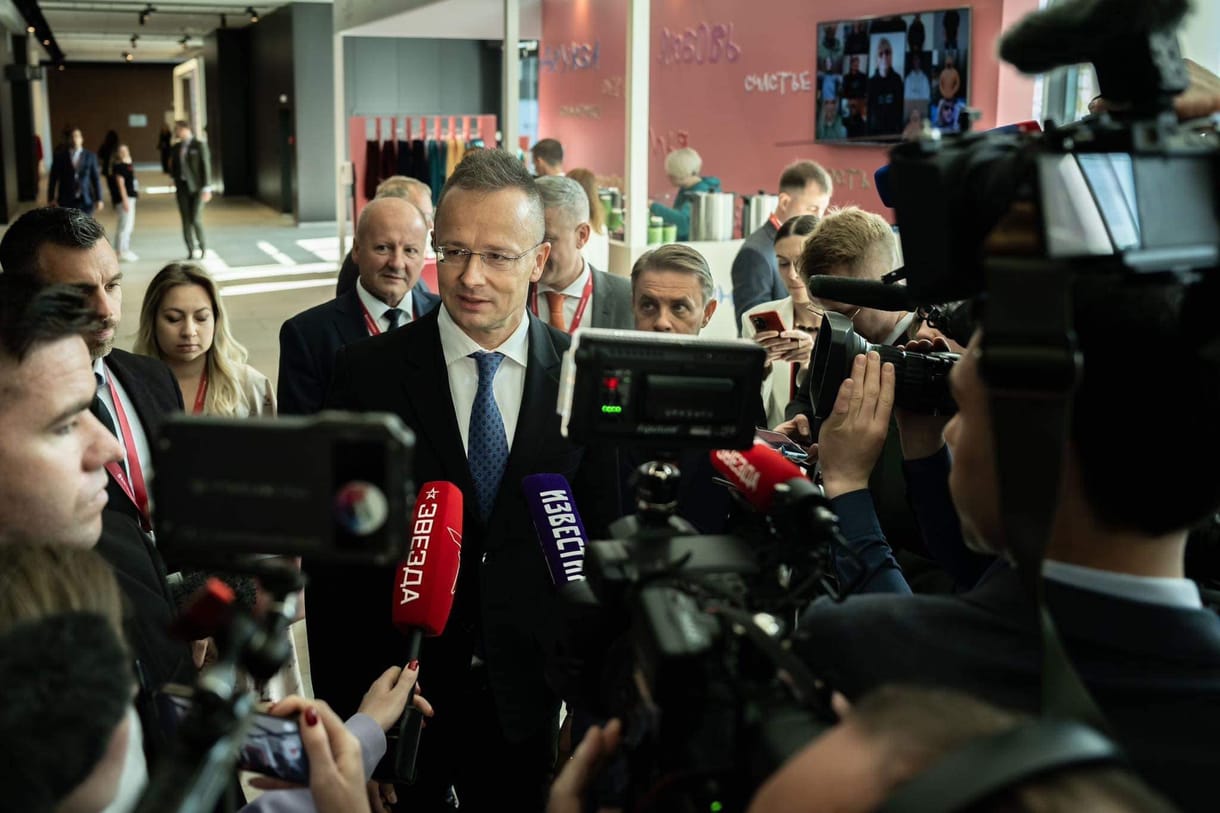 Szabad Európa: A kormány fű alatt szólt a szövetségeseknek a külügyet ért orosz hekkertámadásról