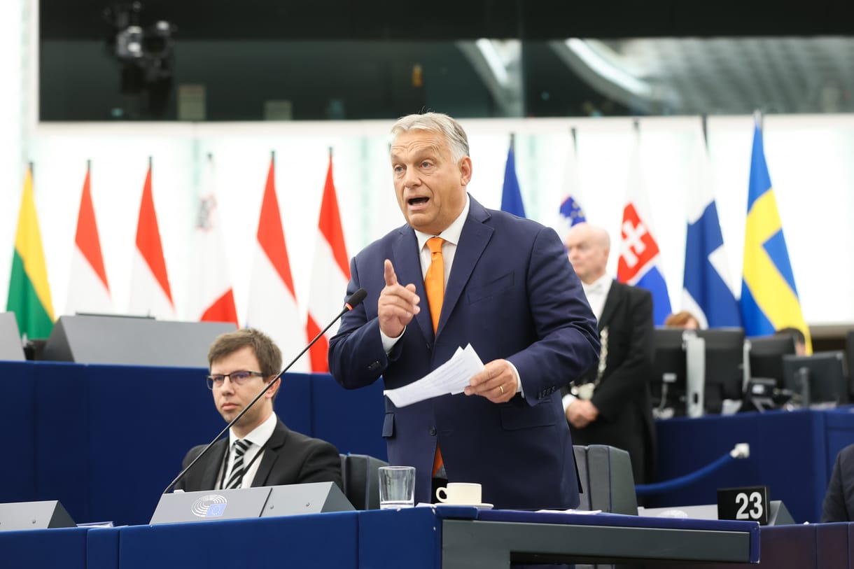 Orbán válasza a kritikákra: A magyar demokrácia jól van, vérbő és erőteljes