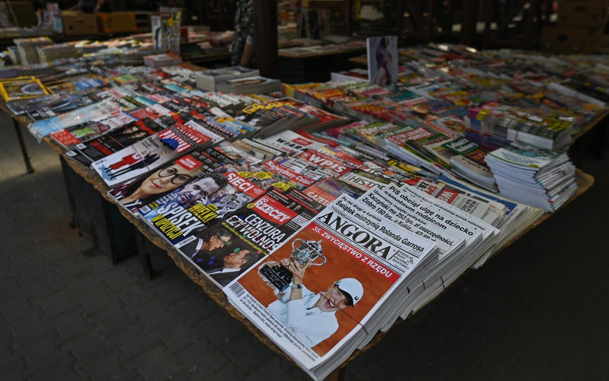 Kutatás a média szabadságáról a V4-ben: A Fidesz-szavazók nem aggódnak, az idősek nagyon, de Sorostól a lengyelek jobban félnek