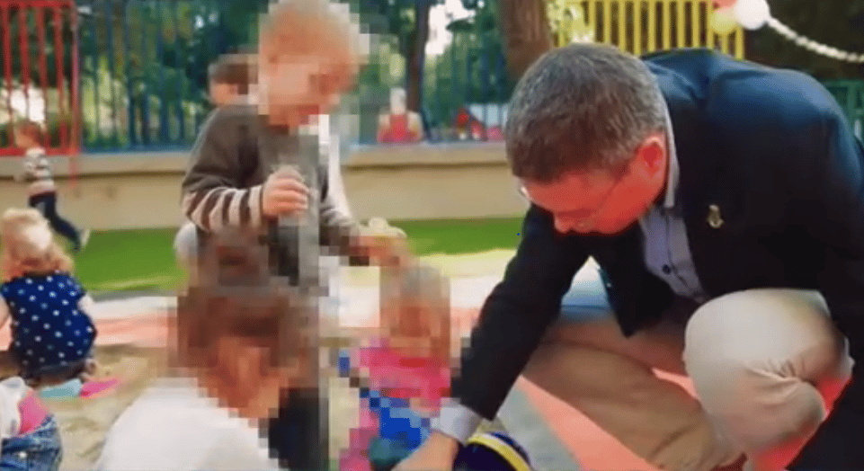 Óvodában osztogatták a fideszes polgármesterjelölt levelét