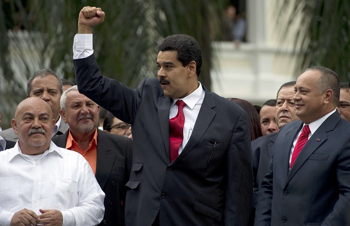 Országa éhezik, de Maduro elnök beugrott a sószóró YouTube-sztár nagyon drága éttermébe - videó