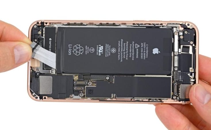 Kiderült: csak 18 hónapig bírja az új iPhone-ok akkuja