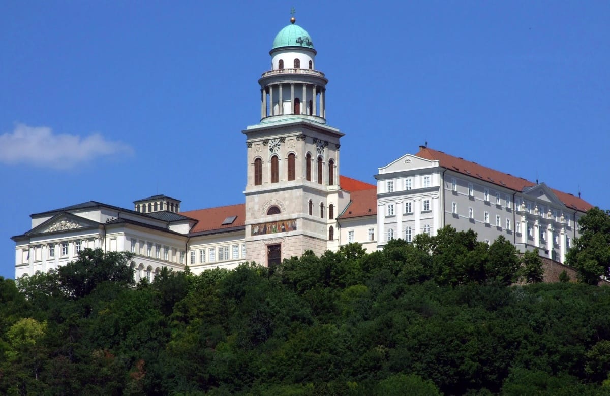 A főapát elmondta, milyen gyermekbántalmazás történt Pannonhalmán