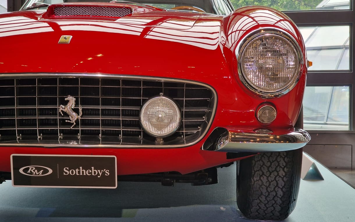 Amikor 2,4 milliárd forint remek ár egy autóért, mutatjuk a patinás apró vörös Ferrarit
