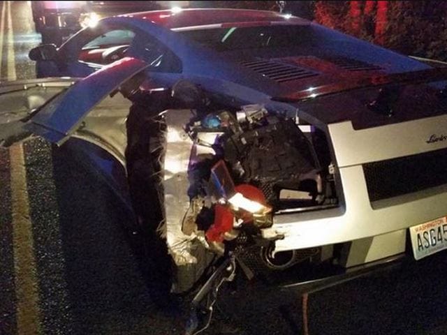 Ütközés után tóban landolt egy Lamborghini Gallardo és egy Range Rover