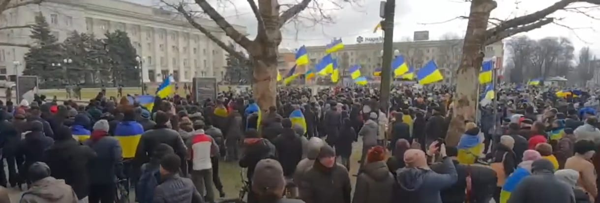 Ukrán vezékar: Az oroszok 400 embert tartóztattak le Herszonban