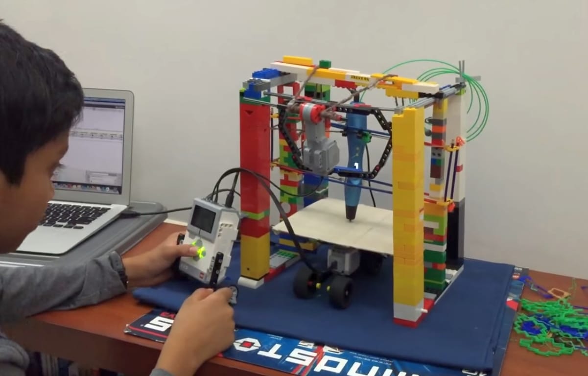 Legóból épített 3D-nyomtatót egy 12 éves gyerek