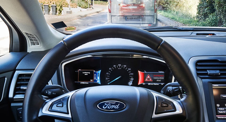 Nem bírnak ébren maradni az önvezető autókban a Ford mérnökei