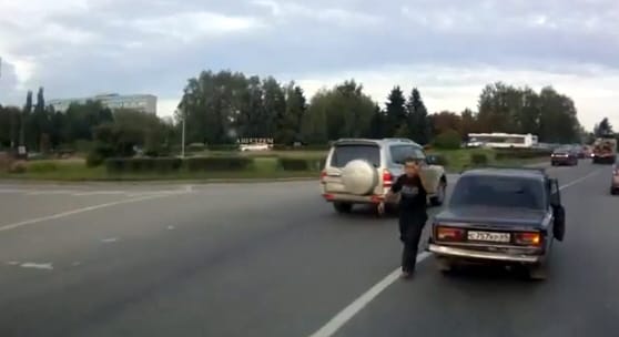 Mindenkit helyre tesz az igazságosztó buszsofőr