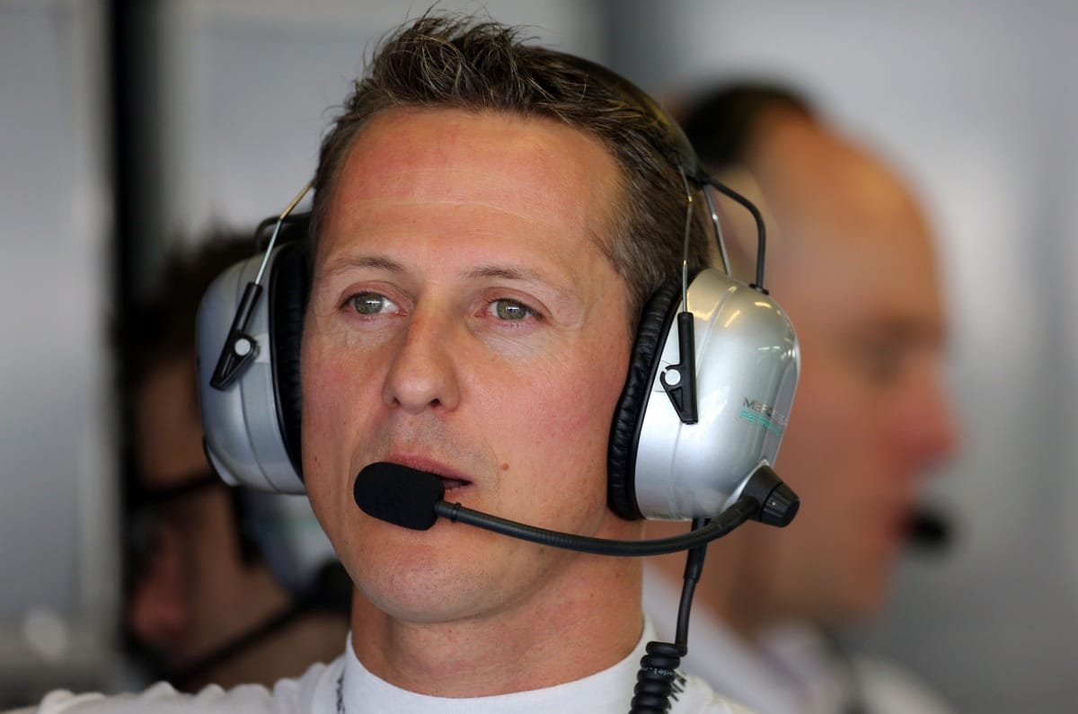 Schumacher kerekes székben ül, és nem tud beszélni