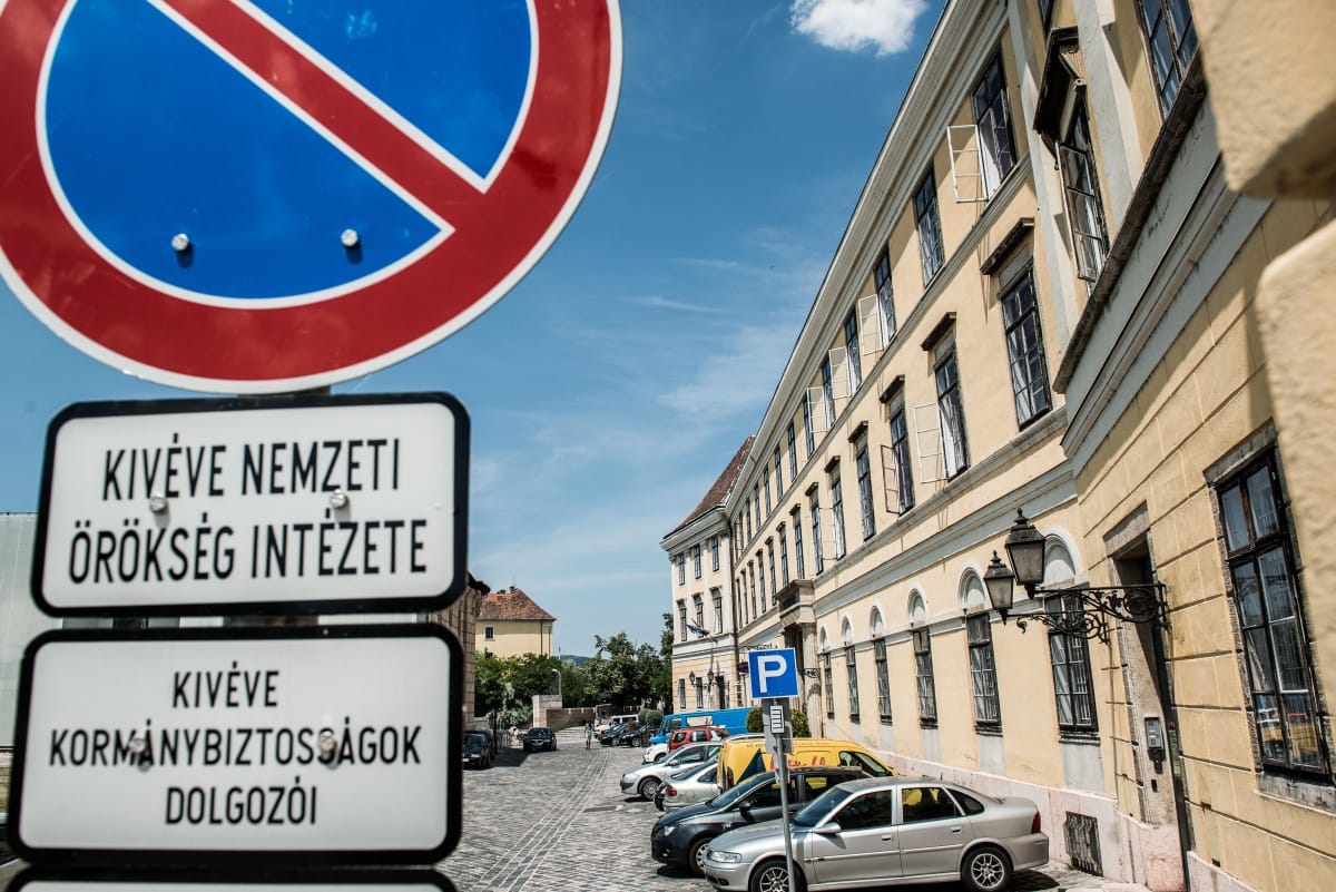 Tovább titkosít a kormány? Nem lehet majd tudni, mennyiért költözik Orbán a Várba
