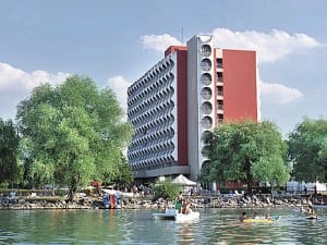 Most érdemes szállodát venni a Balatonnál