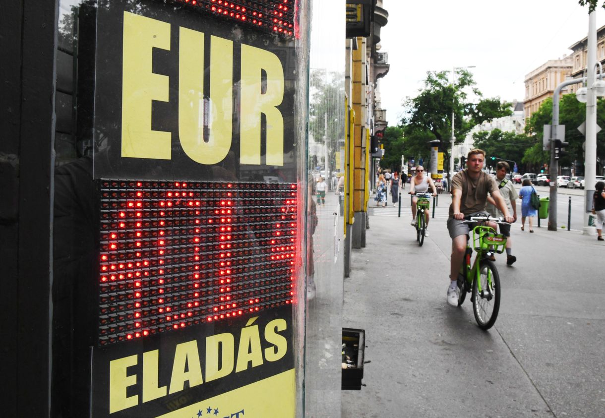 401 forintos euróval indítja a hetet a forint