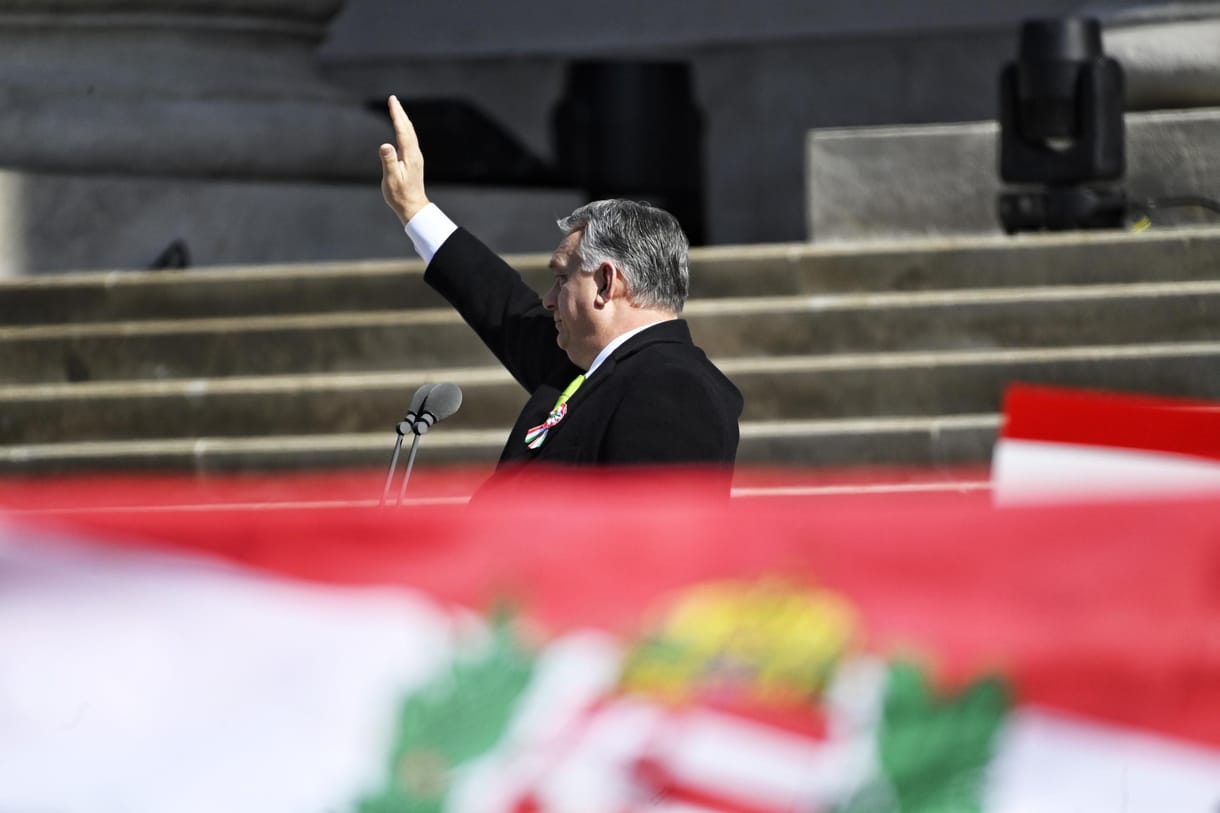Handelsblatt: Orbán Trumpra teszi fel minden kártyáját